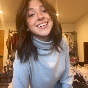 Baby blue turtle neck/cropped